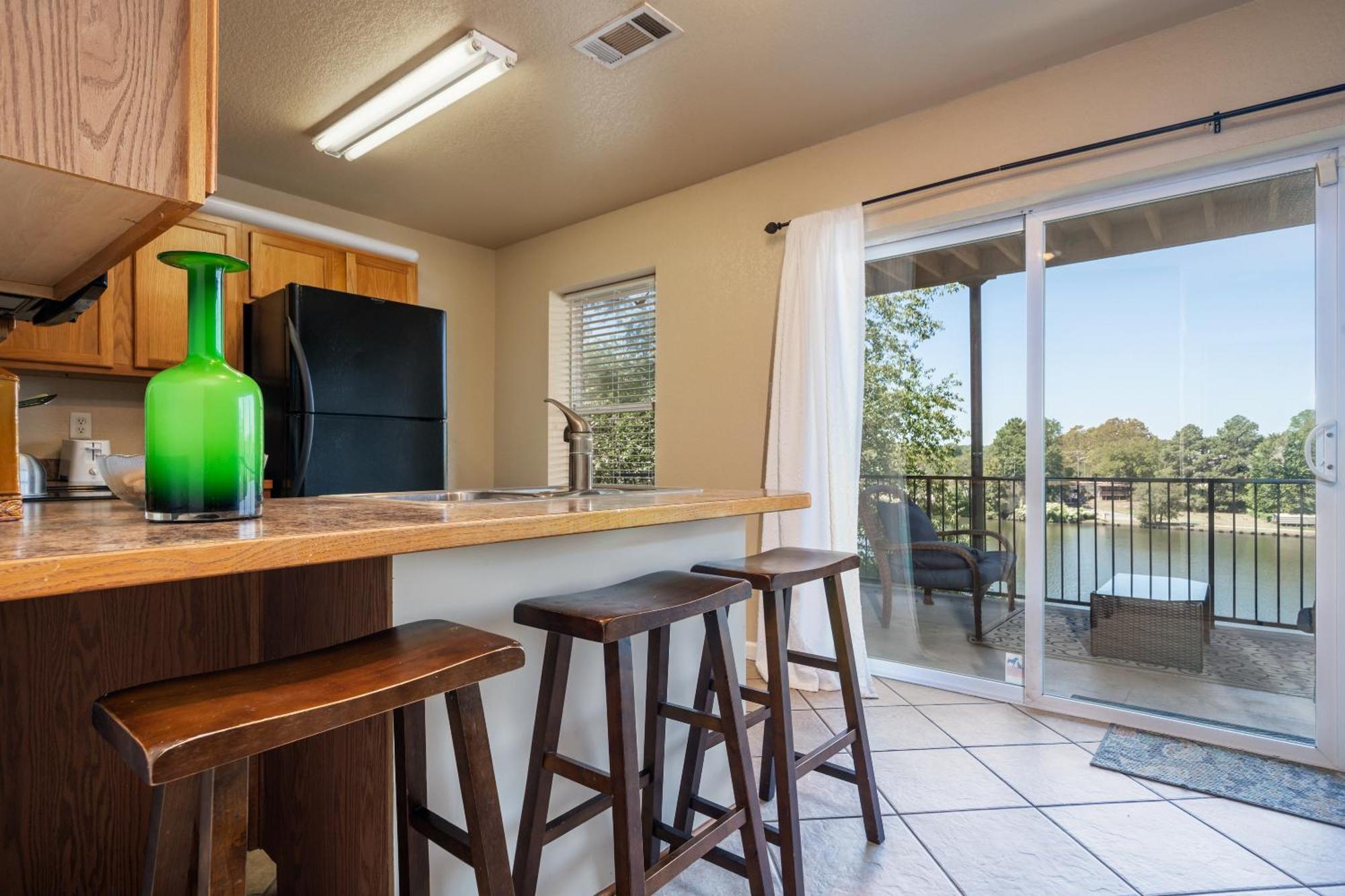 Ember'S View, Spa City Jewel- Lovely Lake Condo Hot Springs Exterior photo